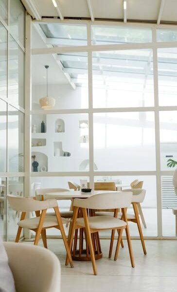 Styl skandynawski w jadalni – jak dobrać krzesła