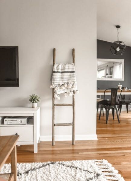 Krzesła skandynawskie białe – przegląd najpopularniejszych modeli