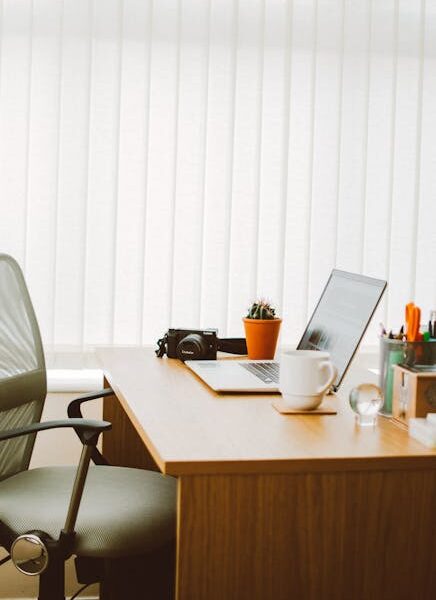 Ergonomiczne krzesło biurowe – na co zwrócić uwagę przy zakupie