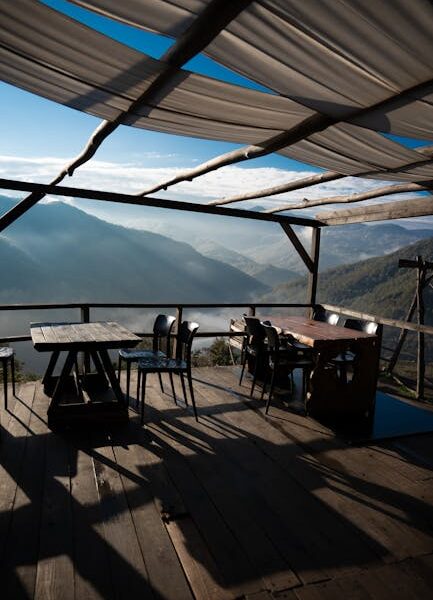 Krzesła drewniane do jadalni – kompletny przewodnik 2025