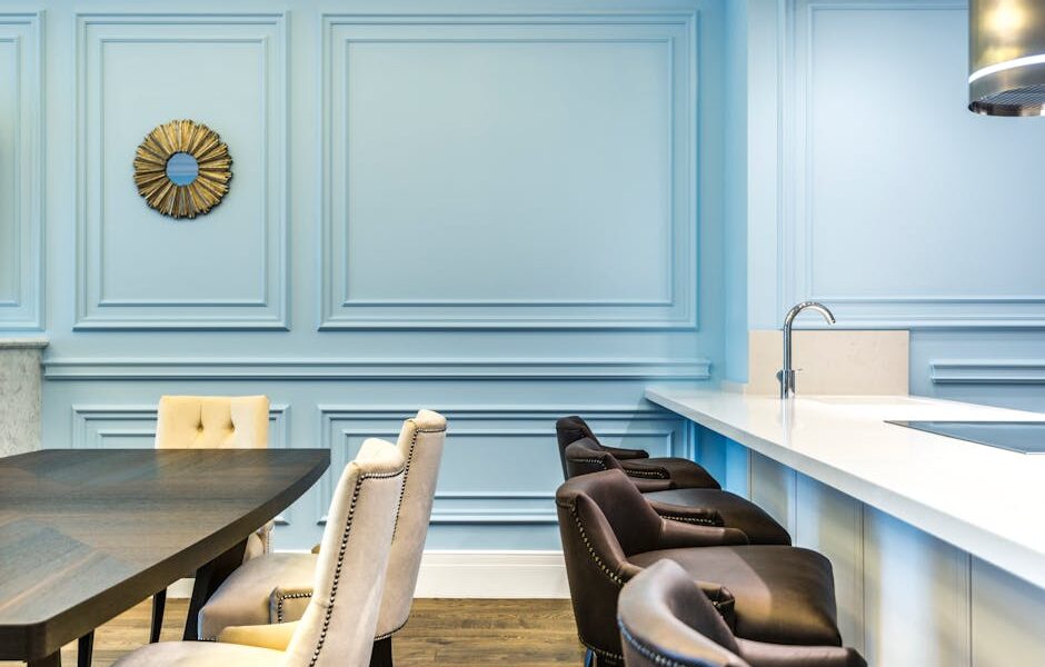 Jak wyczyścić tapicerowane krzesło – domowe sposoby