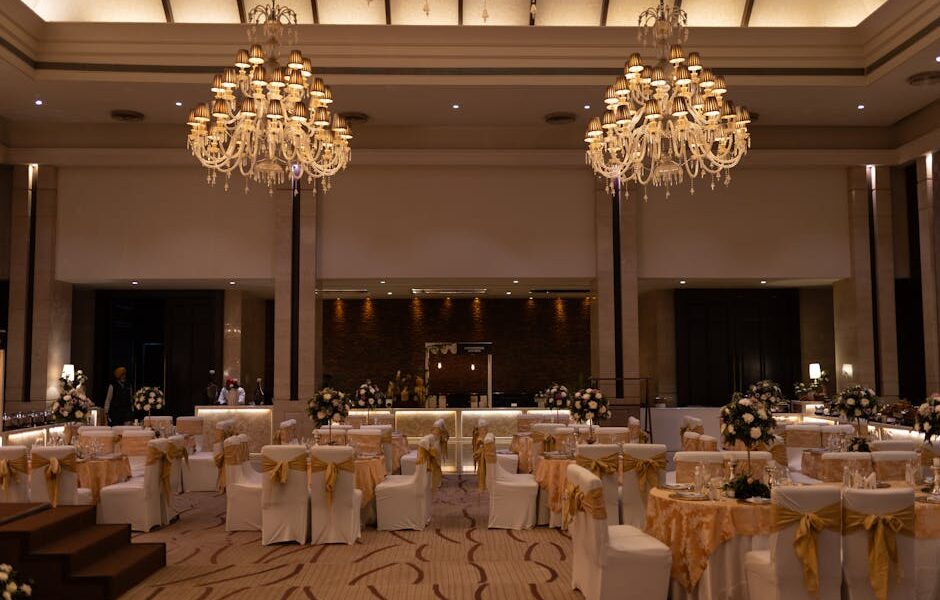 Pokrowce na krzesła – ochrona i nowy wygląd