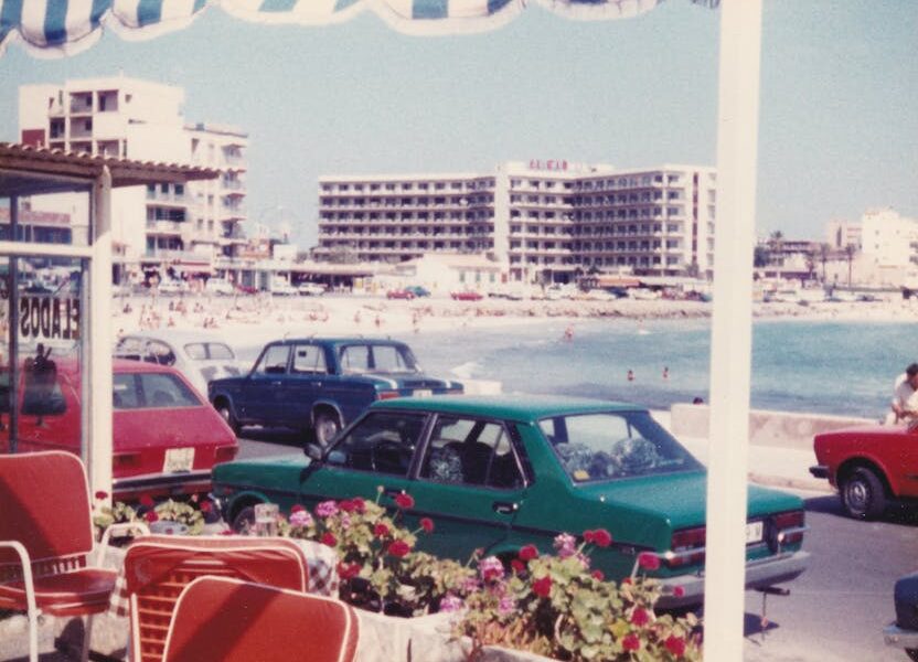 Krzesła w stylu retro lata 60-tych – powrót do przeszłości