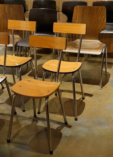 Krzesła sztaplowane – idealne rozwiązanie dla gastronomii